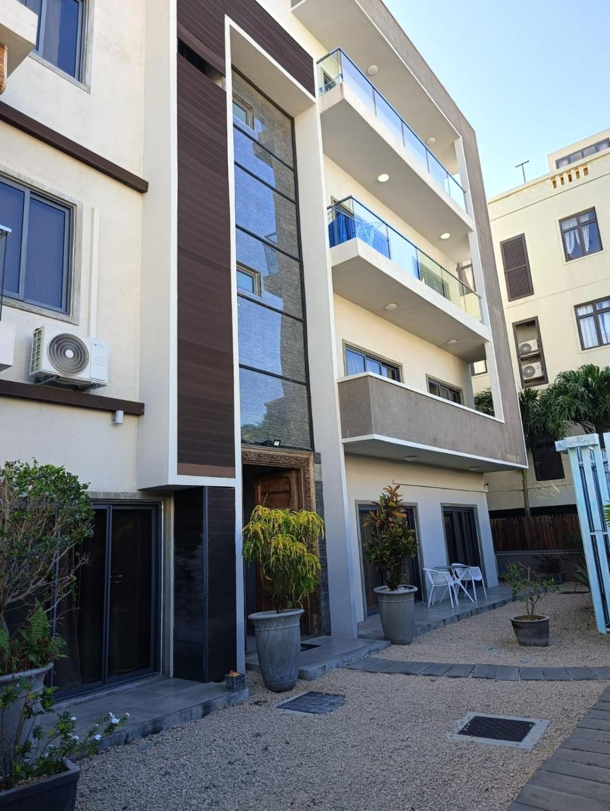 Newly Renovated Studio Apartment With Rooftop Pool, Few Steps To The Beach Flic-en-Flacq Стая снимка